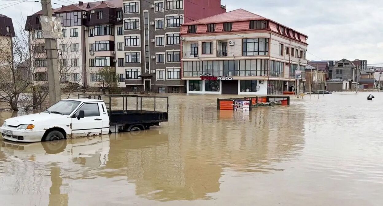 Наводнение в Махачкале, 7 апреля 2026 года. Кадр сюжета "Первого канала". 