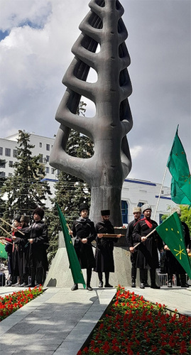 Митинг у памятника «Древо жизни» в Нальчике. 21 мая 2026 г. Фото корреспондента "Кавказского узла"
