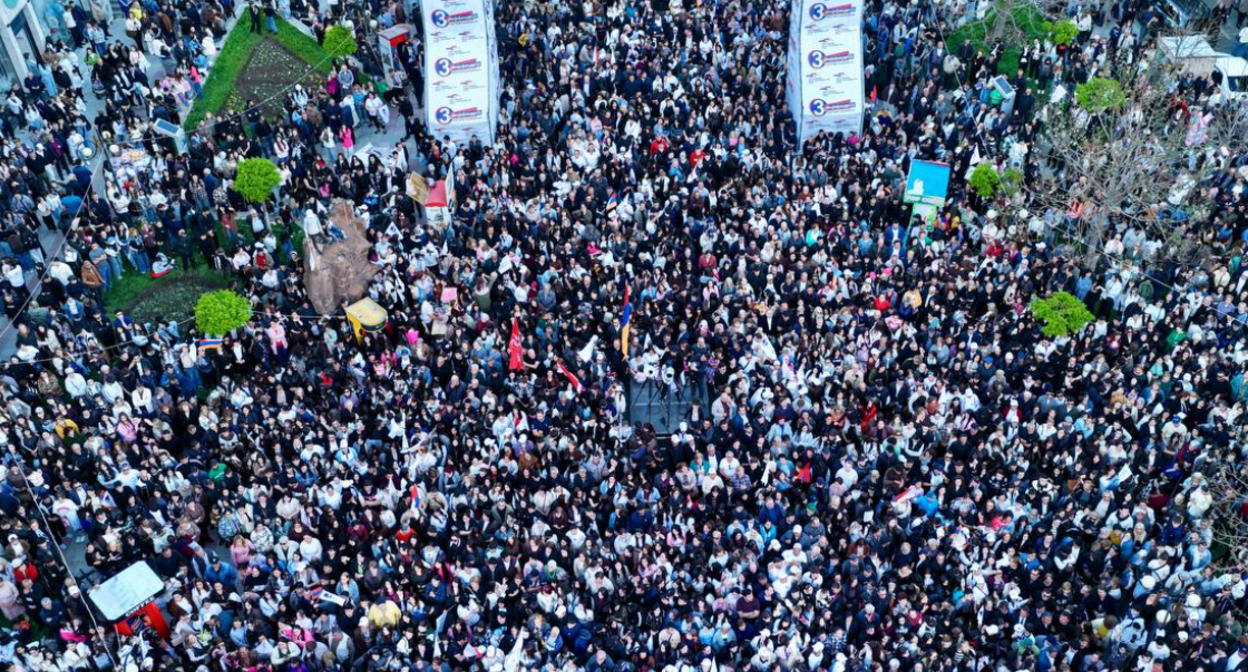 Участники митинга "Сильной Армении" в Ванадзоре. Скриншот фото из Facebook* Самвела Карапетяна https://www.facebook.com/photo?fbid=122178583442928913&set=a.122095132658928913