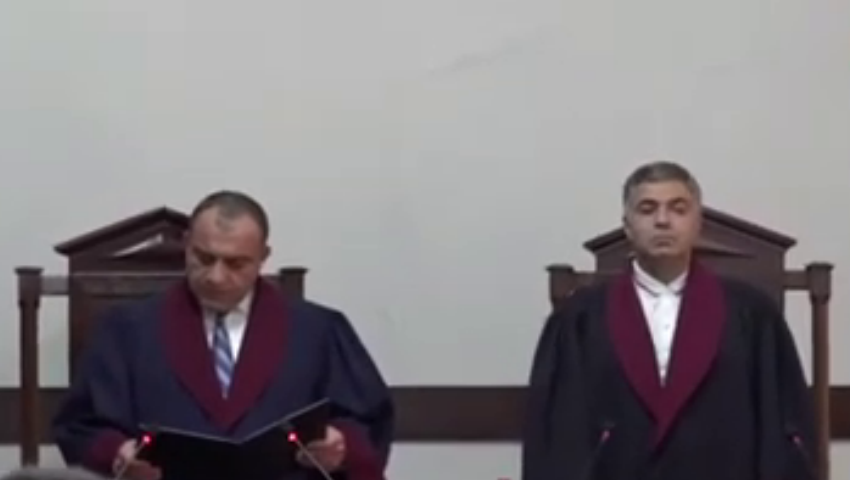 Судья Конституционного суда зачитывает решение. Стоп-кадр видео Armenia Today от 04.07.26, https://armeniatoday.am/politics-ru/internal-policy/1097272/
