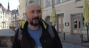 Аркадий Бабченко (внесен Минюстом РФ в реестр иноагентов). Кадр видео Балтия Без Цензуры / YouTube