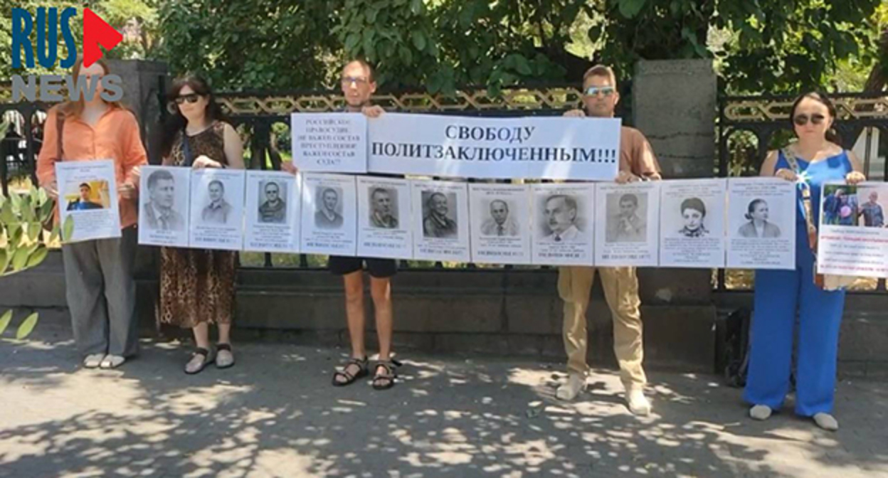 Пикет в Ереване. Скриншот изображения – https://t.me/rusnews/88205 Пикет в Ереване. Скриншот изображения – https://t.me/rusnews/88205