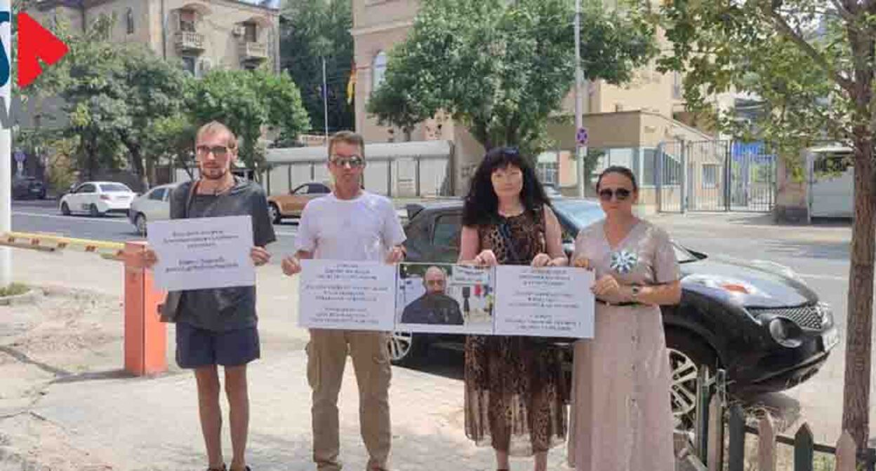Участники пикета в Ереване. Скриншот публикации https://t.me/rusnews/88961 Участники пикета в Ереване. Скриншот публикации https://t.me/rusnews/88961