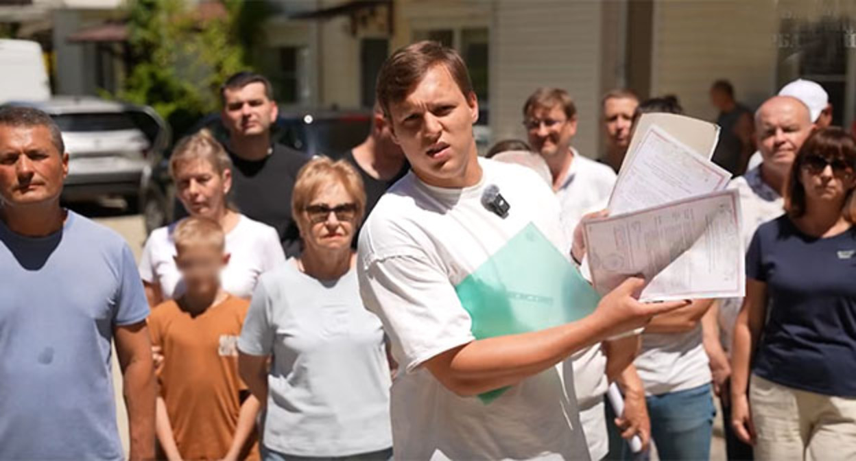 Жители поселка Ольгинка. Скриншот видео https://vkvideo.ru/video-211417460_456239611 Жители поселка Ольгинка. Скриншот видео https://vkvideo.ru/video-211417460_456239611