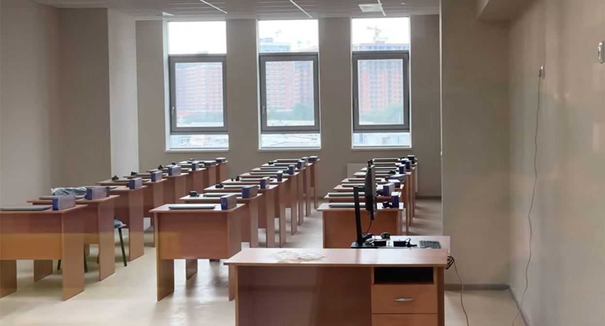 Читальный зал в библиотеке одной из школ Краснодара. Кадр из видео https://www.youtube.com/watch?v=33F_yP7XMvU Читальный зал в библиотеке одной из школ Краснодара. Кадр из видео https://www.youtube.com/watch?v=33F_yP7XMvU