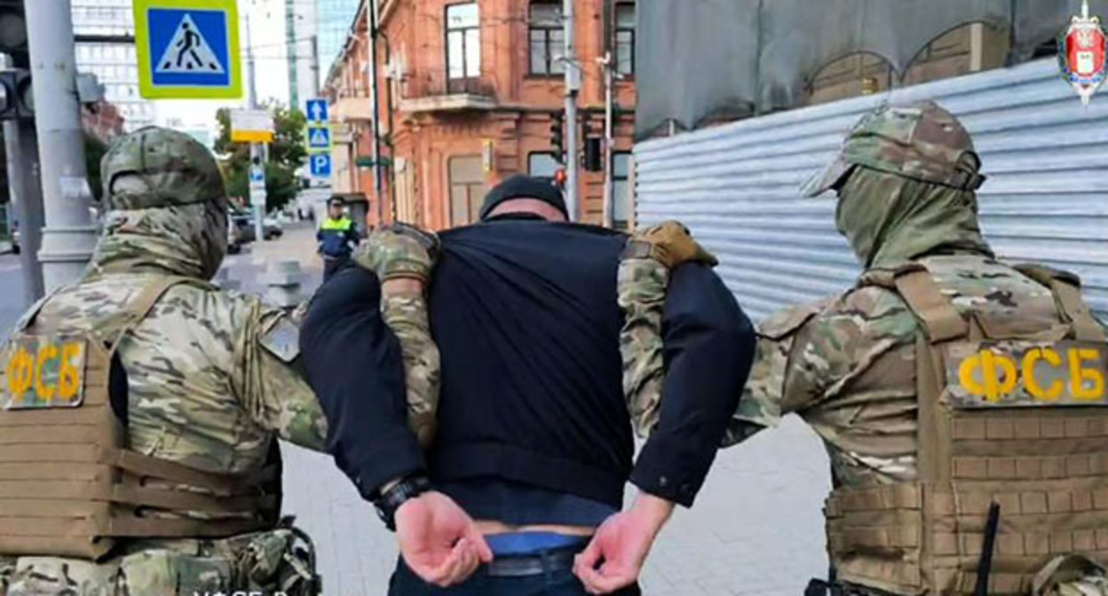 Задержание жителя Краснодарского края. 9 сентября 2026 г. Фото: УФСБ России по Краснодарскому краю Задержание жителя Краснодарского края. 9 сентября 2026 г. Фото: УФСБ России по Краснодарскому краю