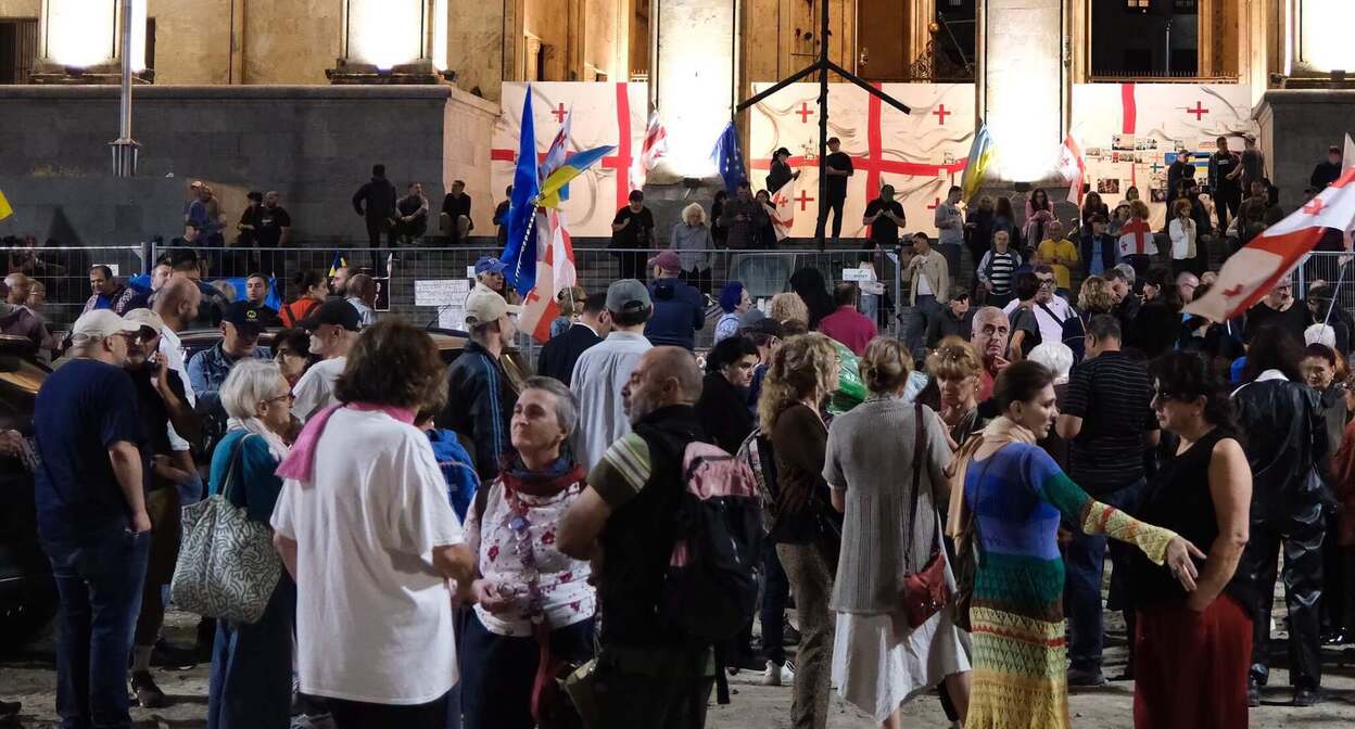 Активисты у парламента Грузии, 24 сентября 2026 года. Фото: Mindia Gabadze / Facebook*