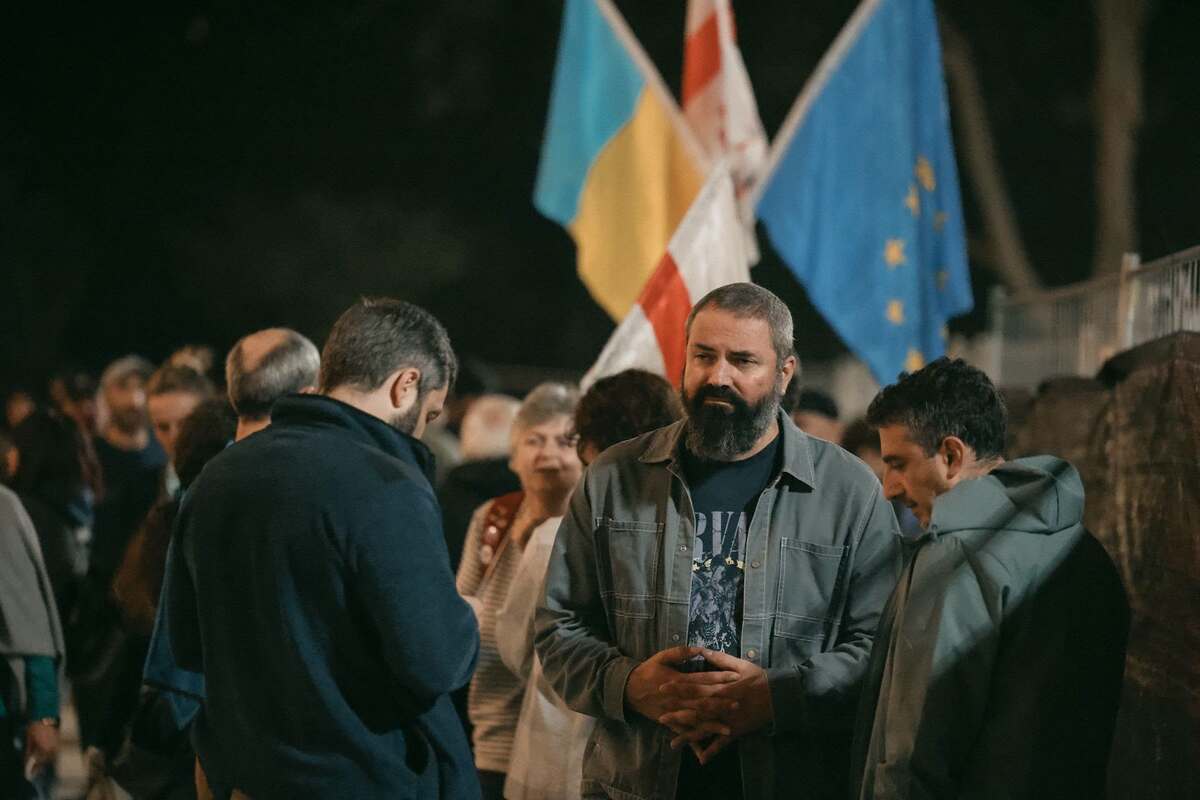 Демонстранты в 686-й день непрерывных протестов в Тбилиси. Фото: Леван Зазадзе / Facebook*. Демонстранты в 686-й день непрерывных протестов в Тбилиси. Фото: Леван Зазадзе / Facebook*.
