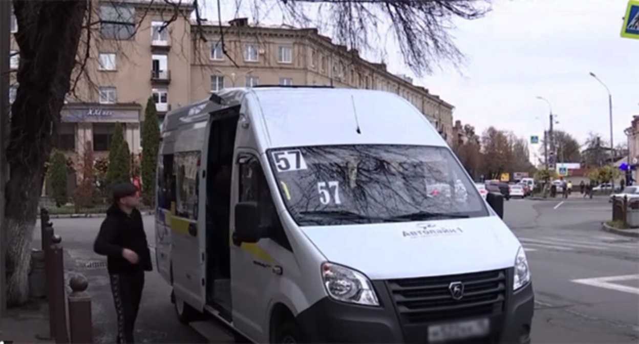 Маршрутка во Владикавказе. Кадр видео "Цена за проезд в маршрутных такси Владикавказа не повысится" https://www.youtube.com/watch?v=xLGcOqoj-6o&t=2s Маршрутка во Владикавказе. Кадр видео "Цена за проезд в маршрутных такси Владикавказа не повысится" https://www.youtube.com/watch?v=xLGcOqoj-6o&t=2s