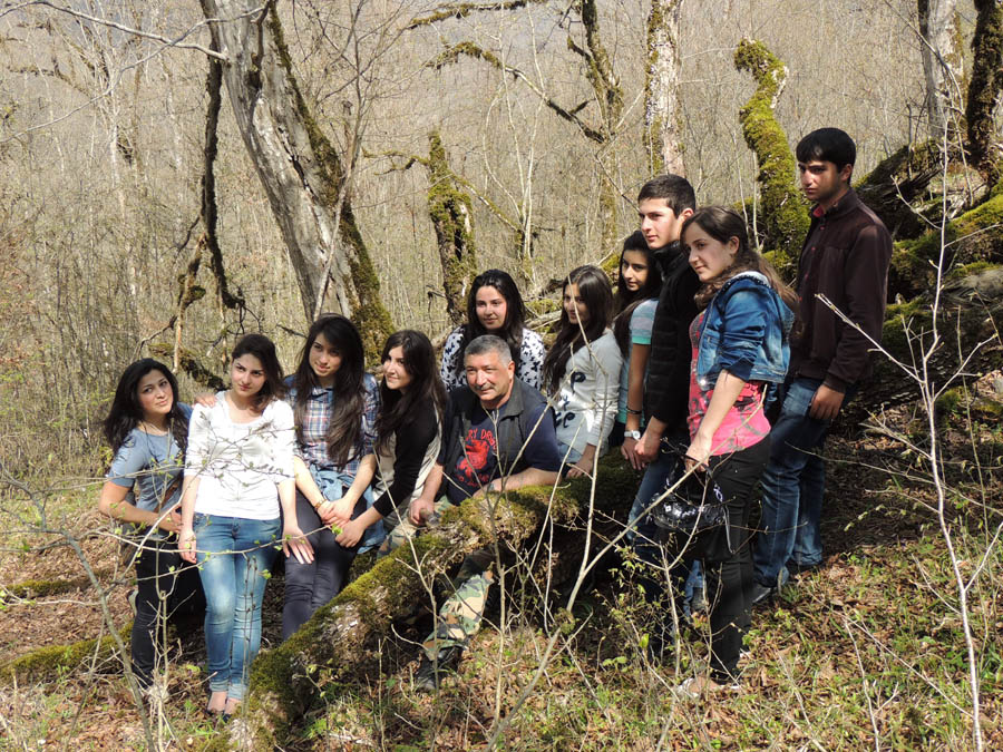 На привале. Фото с любимым директором. На привале. Фото с любимым директором.