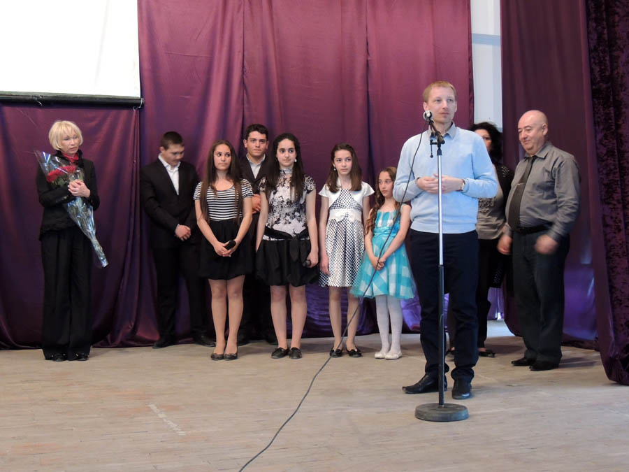 Виктор Коноплёв рассказал, как ему удалось организвать приезд Веры Таривердиевой в Нагорный карабах. Виктор Коноплёв рассказал, как ему удалось организвать приезд Веры Таривердиевой в Нагорный карабах.