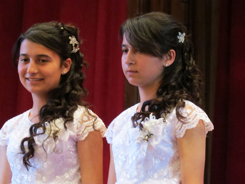 Близнецы Алла и Яна Аванесяны. Хотят стать врачами.