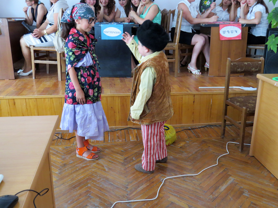 Сцена из сказки Ованеса Туманяна  "Бари кентан".