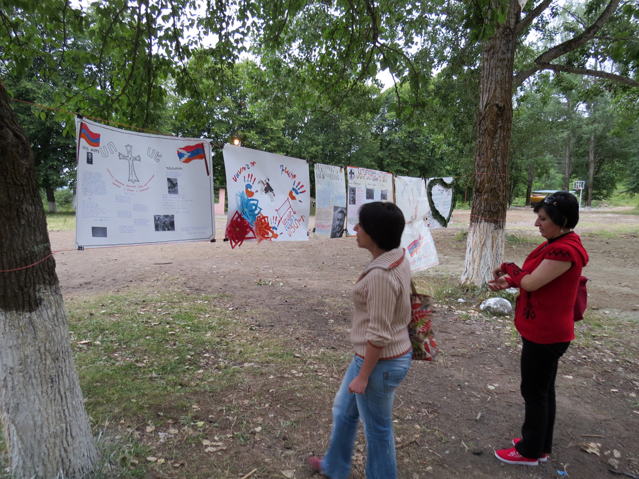 Каждый отряд на память нарисовал свой рисунок.