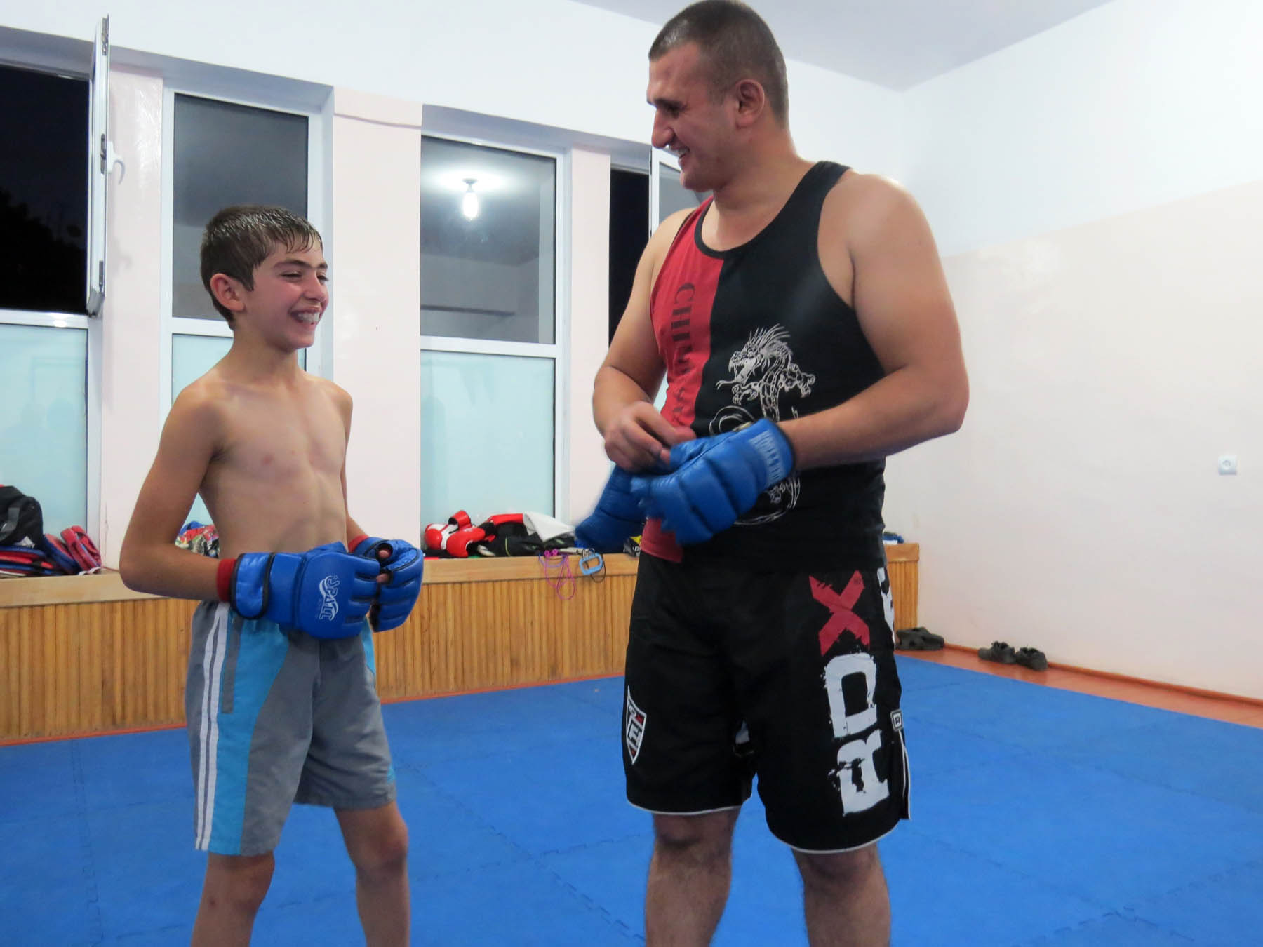 Конец тренировки. Левон Григорян с тренером. Левон спрашивает у Гарегина, когда его возьмут на чемпионат юниоров...