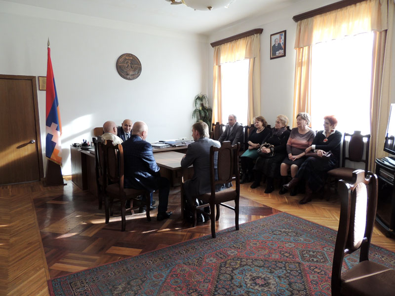 В кабинете у министра просвещения НКР Славы Асрян.