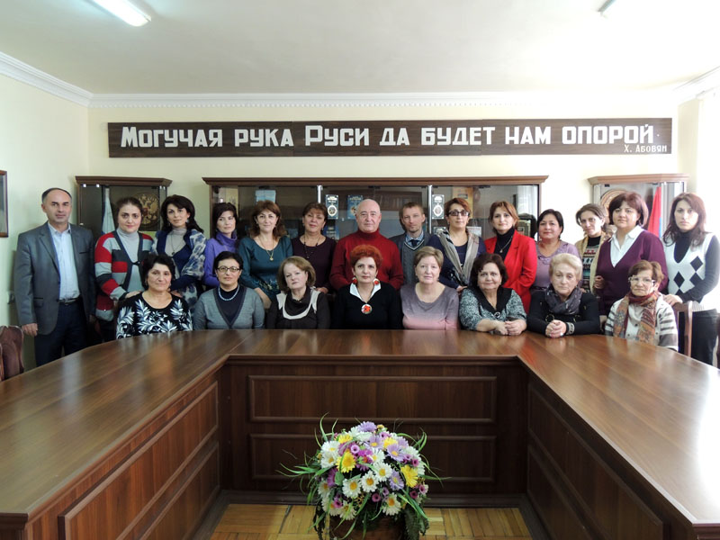 Фотография на память с коллективом кафедры русского языка и литературы АрГУ.