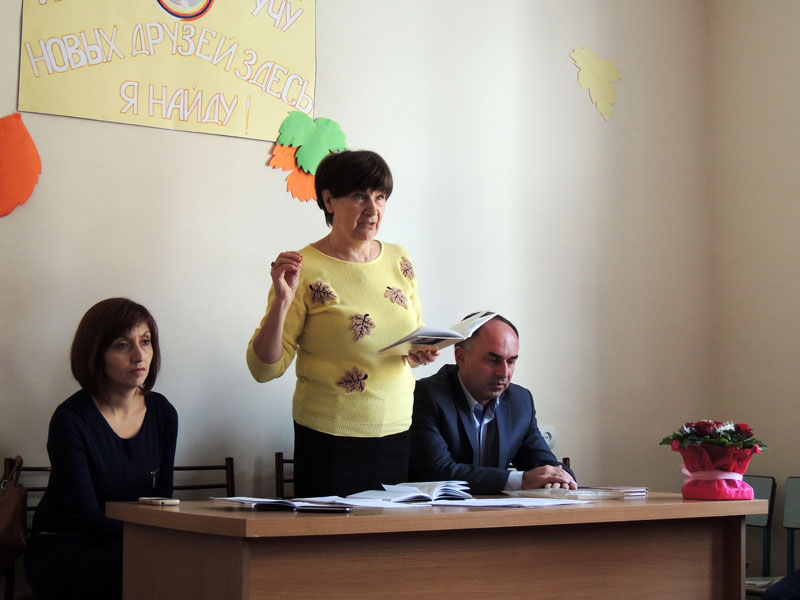 Людмила Гаспарян открывает встречу, рассказывает об Ашоте Бегларяне.