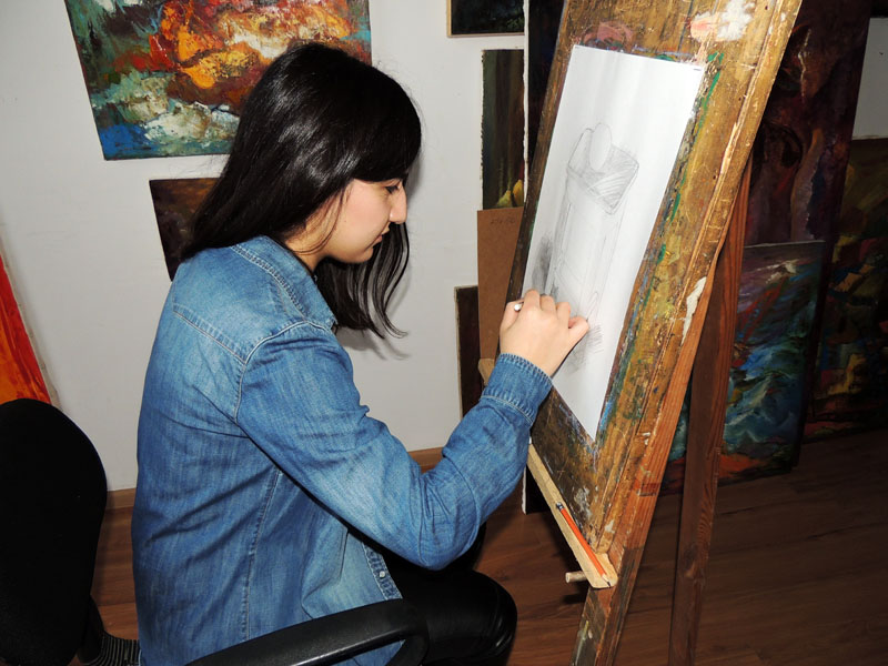 Марта, ученица 12 класса, готовится поступать в архитектурный факультет Ереванского госуниверситета.