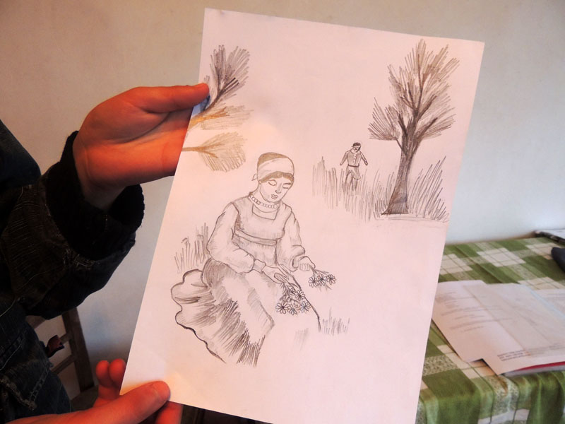 Армен очень хорошо рисует. На картинке - солдат пошёл на войну, девушка его ждёт, он возвращается, видит, она ждёт его и собирает цветы для него...