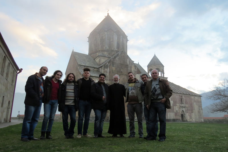 Фото на память во дворе Гандзасарского монастыря.