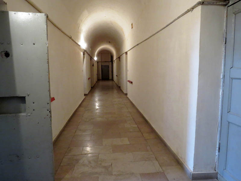 Коридор первого этажа  СИЗО 