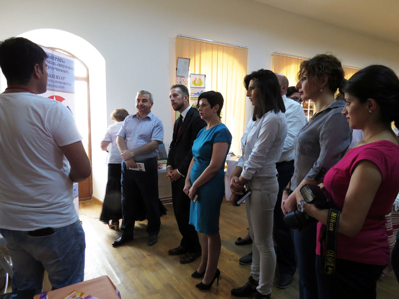 Левон Игитян презентует работу молодёжной организации с.Ахурян.  Ширак.