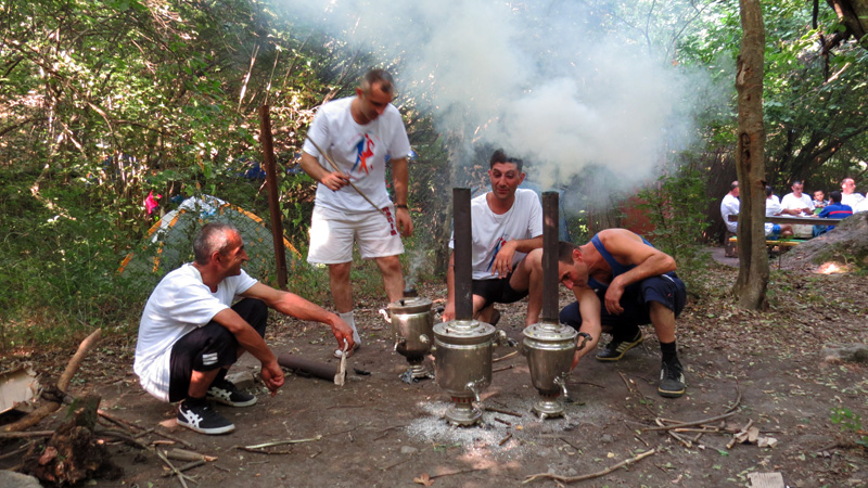 Как же в таких местах без самовара.