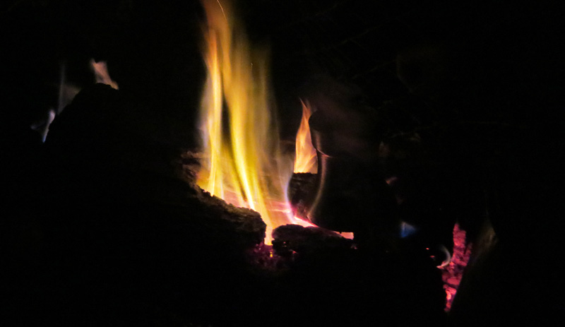Огонь затухает... пора на боковую...