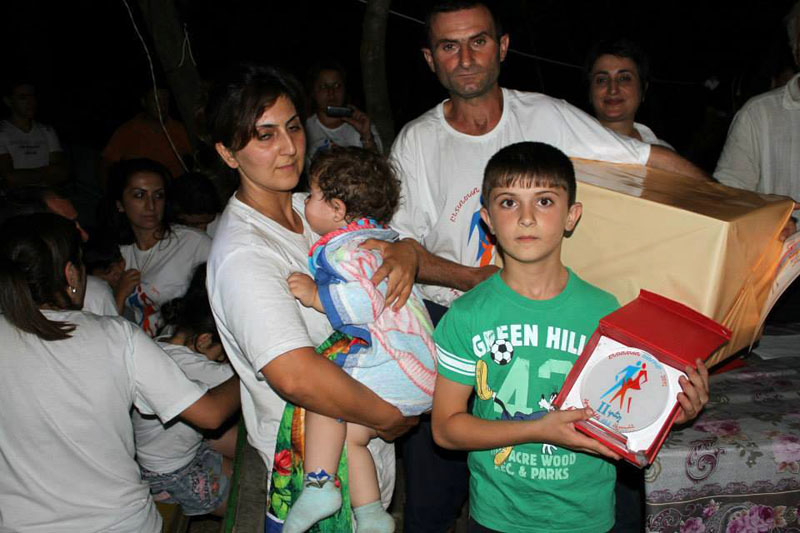 Семья Серржика Тоняна из с.Трахтик Гадрутского района заняла 2 место. Команда Драхтик.