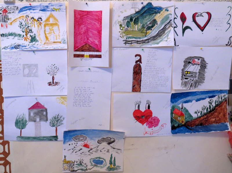 Зарешённые работы слева на право 1  Семейные проблемы. 2. У &laquo;Ку-Ку&raquo;. 3. Служить Родине. 4. Любовь и страдание.5. Состояние души. 6. Порок любви (стихи). 7. Глубокая старость. 8.