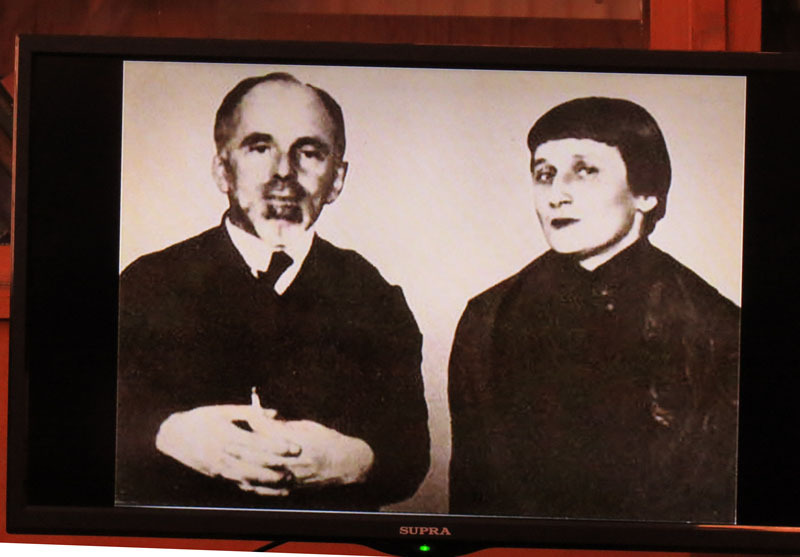  Слайды, посвящённые Мандельштаму. Поэт с женой Надеждой