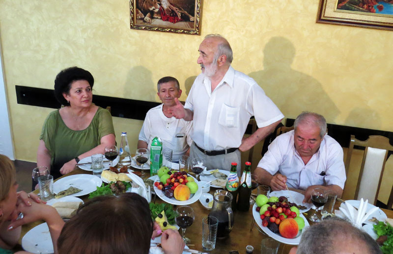 Комитас Даниелян, прозаик, журналист вспоминает Эрнеста Бегларяна.