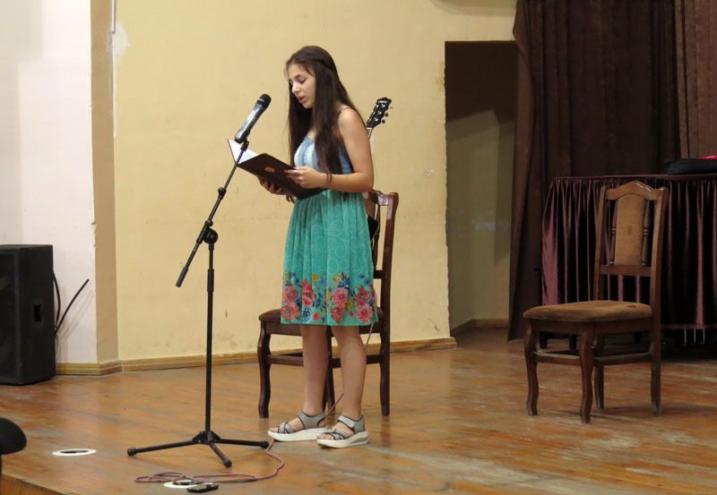 Сюзанна Нерсисян читает сочинение 