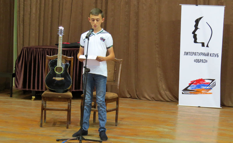 Армен Бегларян читает рассказ, написанный его отцом Ашотом Бегларяном "Дед Аршак".