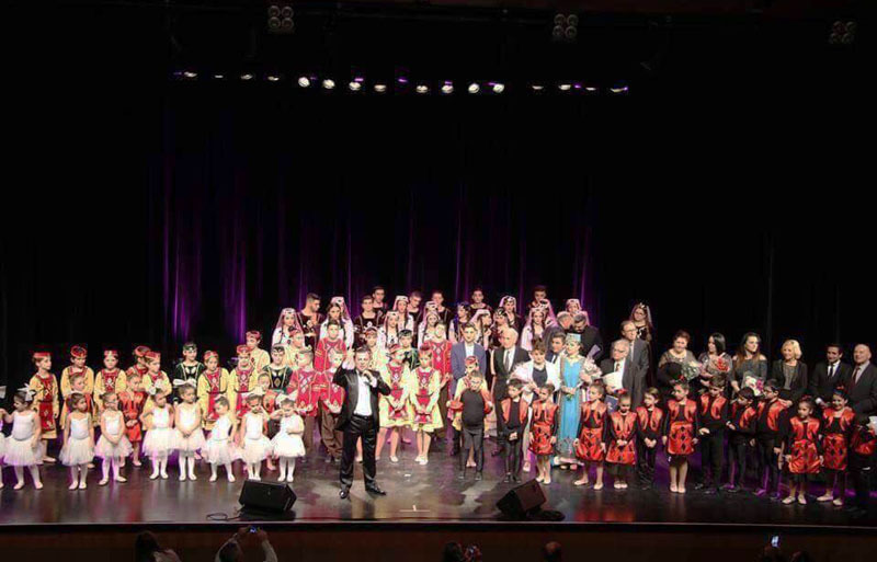 Групповое фото после концерта в Лионе. Групповое фото после концерта в Лионе.