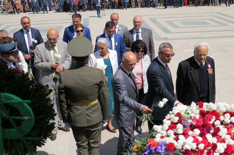 Мемориальный комплекс г.Степанакерта. 9 мая 2017 г. Мемориальный комплекс г.Степанакерта. 9 мая 2017 г.