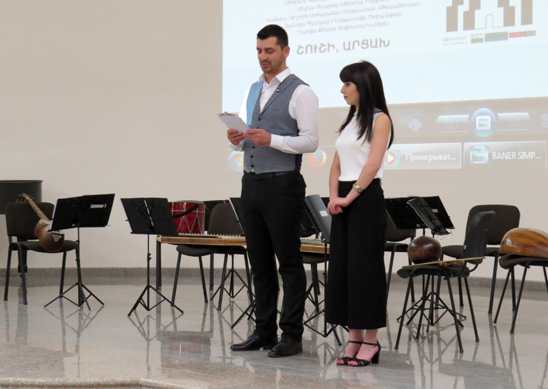 Ведущие мероприятия Ашот Саркисян и Дина Цатрян.
