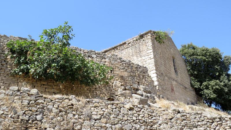  Церковь Святого Ованеса величественно возвышается над селом Тог.