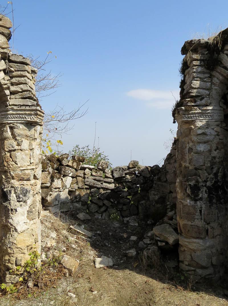 Четвёртая дверь монастыря Охты дрни.