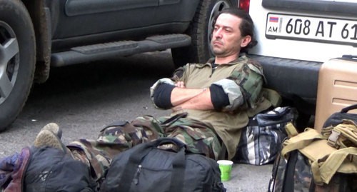 Сбор резервистов и добровольцев для отправки в Нагорный Карабах. Фото Армине Мартиросян для "Кавказского узла". Сбор резервистов и добровольцев для отправки в Нагорный Карабах. Фото Армине Мартиросян для "Кавказского узла".