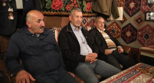 Жители Тертерского района в чайхане города Барда, где они нашли убежище. Фото Азиза Каримова для "Кавказского узла". Жители Тертерского района в чайхане города Барда, где они нашли убежище. Фото Азиза Каримова для "Кавказского узла".