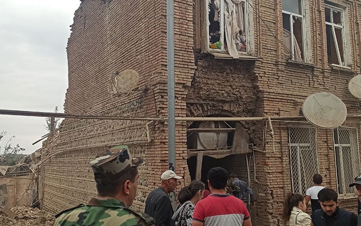 Последствия обстрела Гянджи 4 октября 2020 года. Фото: пресс-служба Министерства обороны Азербайджана https://mod.gov.az/ru/news/ministerstvo-oborony-armyanskaya-propaganda-lzhet-32620.html Последствия обстрела Гянджи 4 октября 2020 года. Фото: пресс-служба Министерства обороны Азербайджана https://mod.gov.az/ru/news/ministerstvo-oborony-armyanskaya-propaganda-lzhet-32620.html