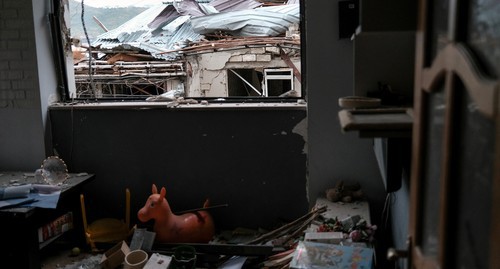 Последствия обстрела в Степанакерте 5 октября 2020 года. Areg Balayan/ REUTERS Последствия обстрела в Степанакерте 5 октября 2020 года. Areg Balayan/ REUTERS